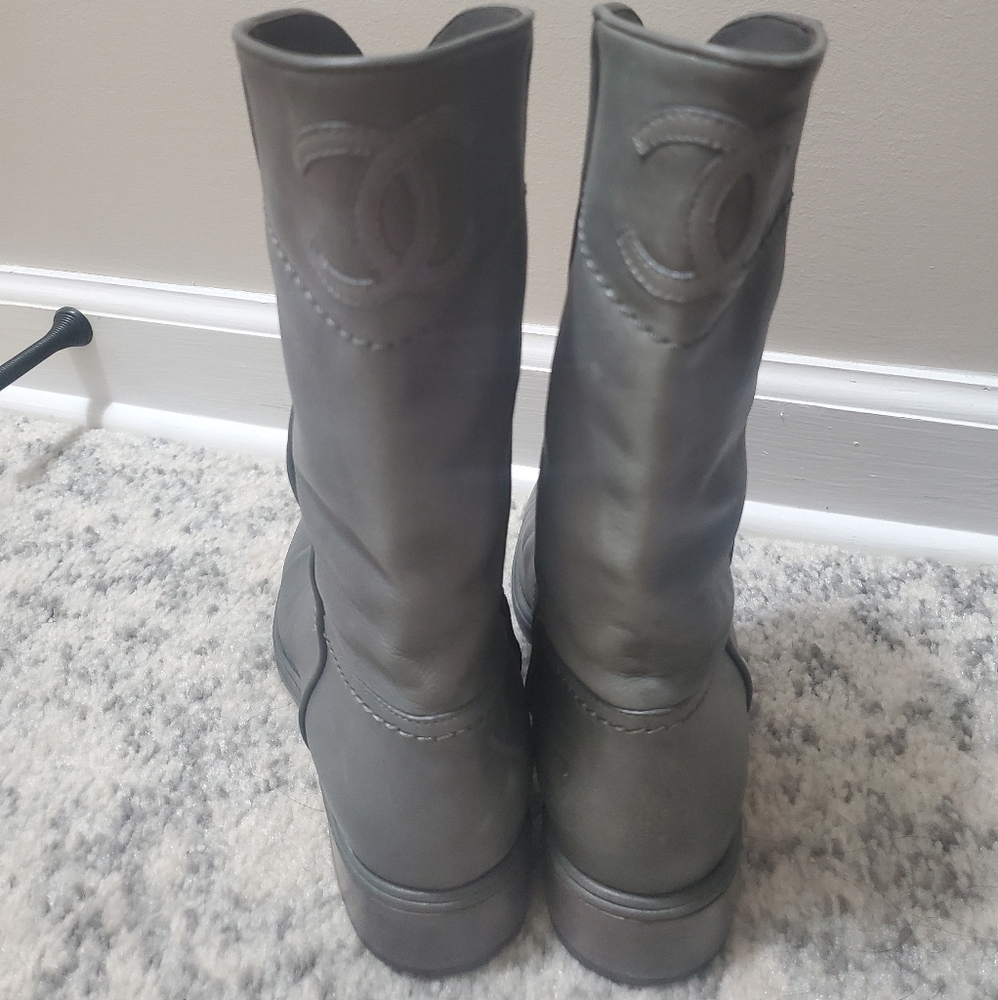 Chanel leather CC logo boots - Picture 3 of 7